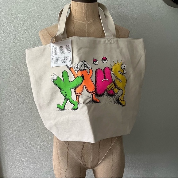 NEW KAWS x UNIQLO 2016 Beige Light Brown Canvas Tote Bag Logo - Picture 1 of 9
